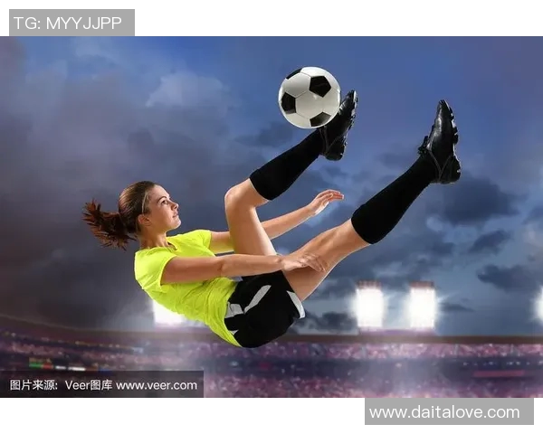 足球明星骑单车趣味合集视频展现运动员另一面风采与乐趣